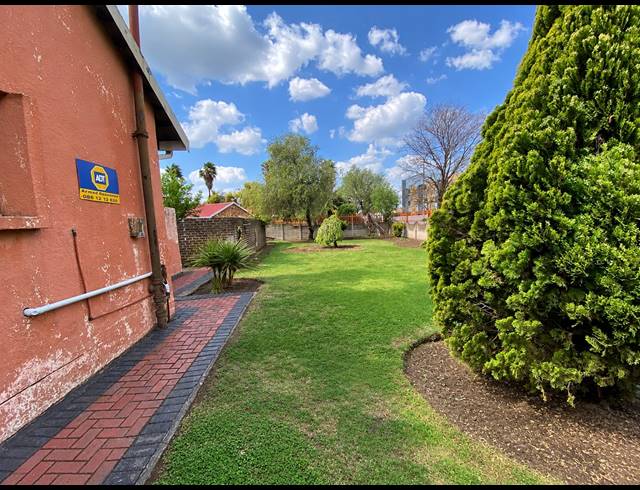 23 BEDROOM HOUSE FOR SALE IN BEDWORTH PARK